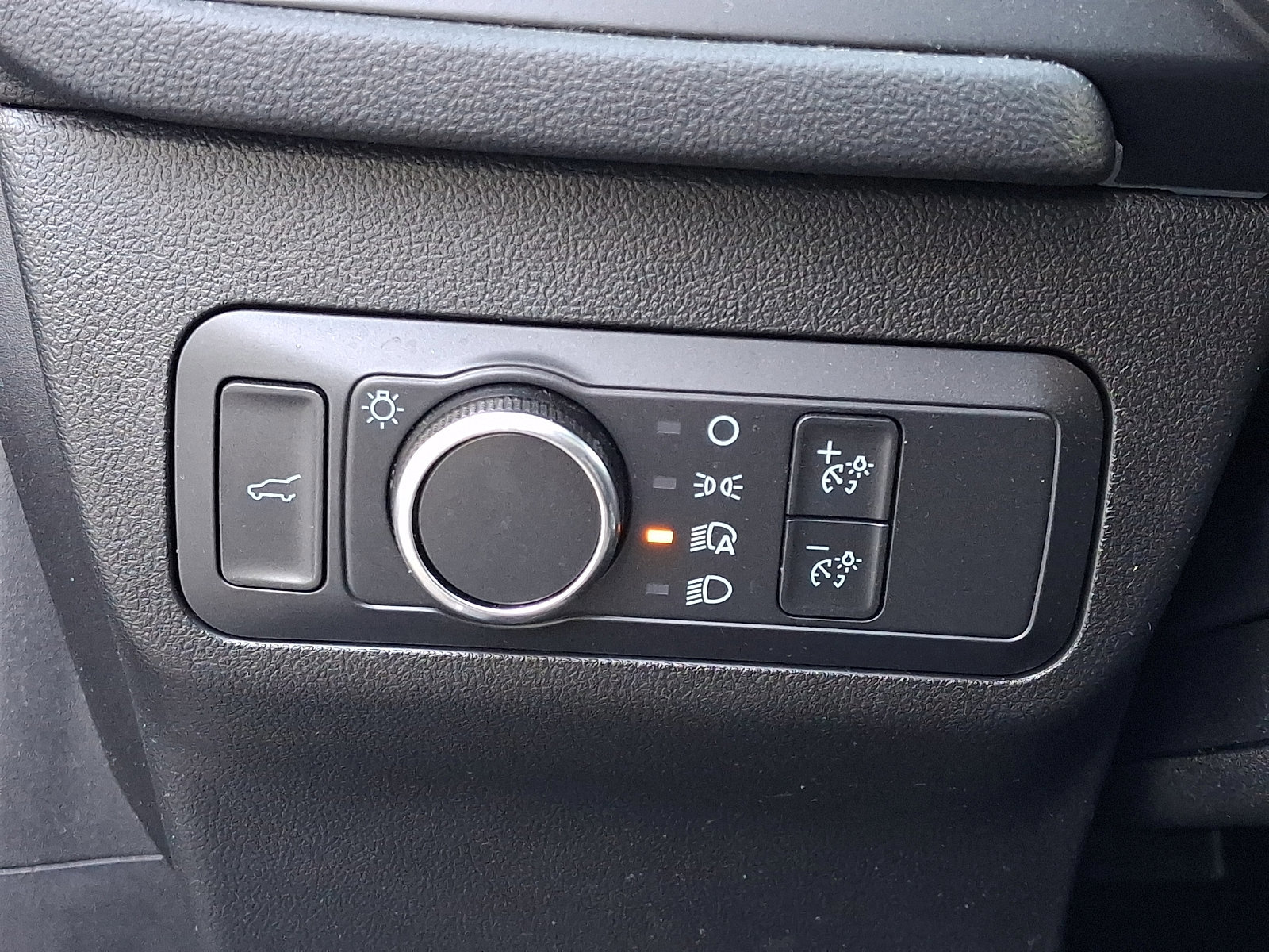 Certified 2022 Ford Escape SE w/ SE Sport Appearance Package image 25