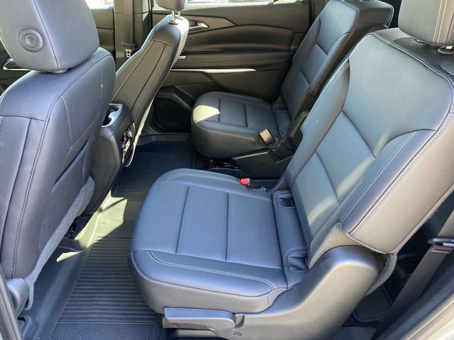 Used 2025 Chevrolet Traverse LT w/ Driver Confidence Package image 15