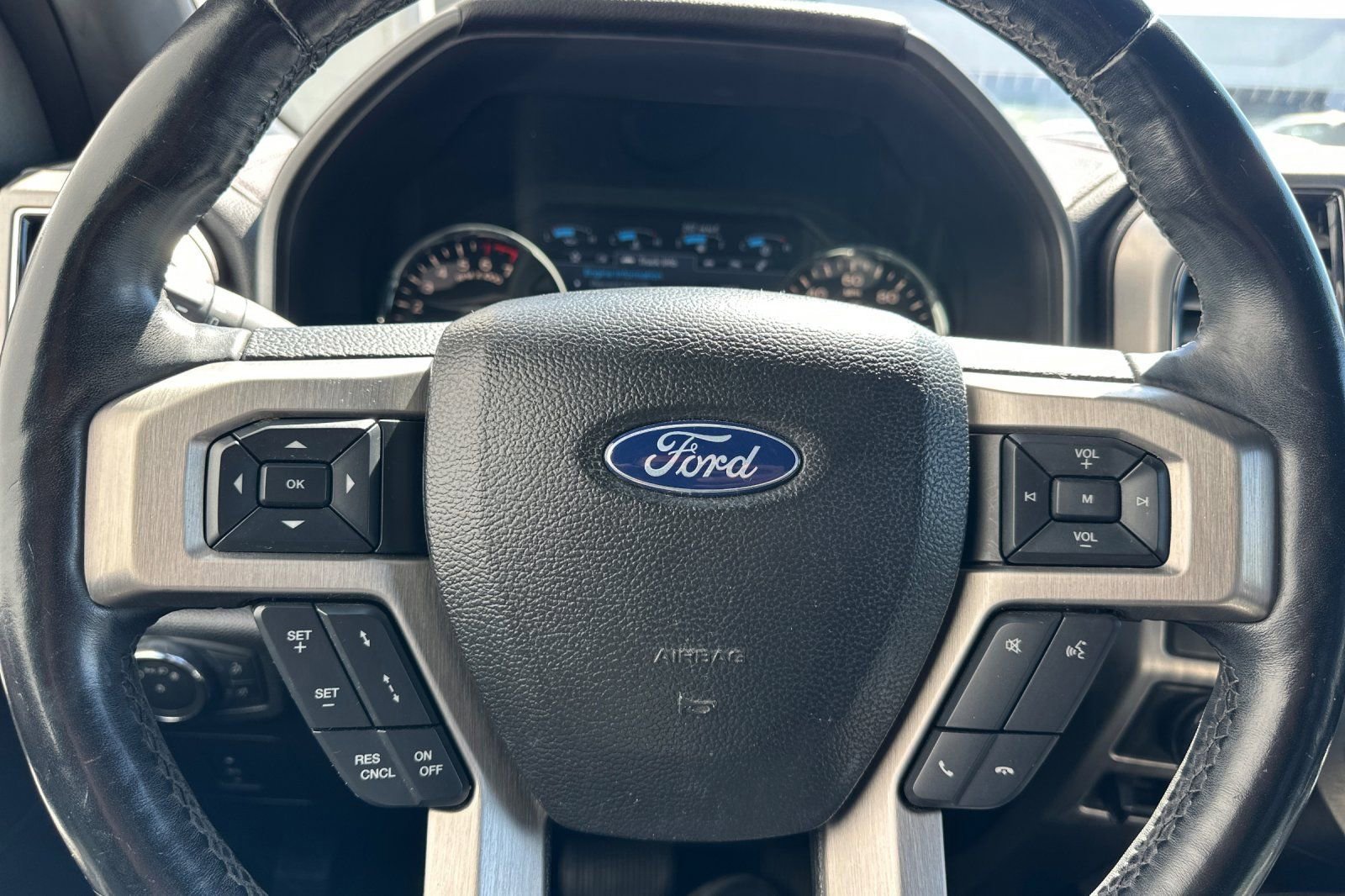 Certified 2017 Ford F150 Platinum w/ Equipment Group 701A Luxury image 24