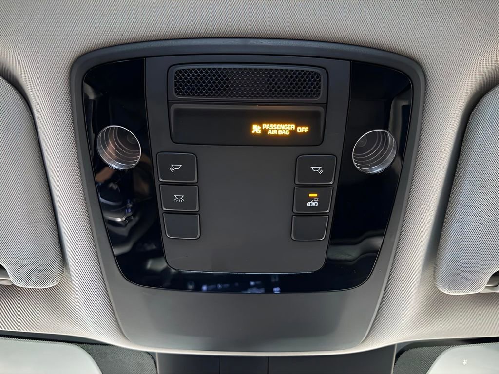 Used 2022 Kia Carnival LX image 13