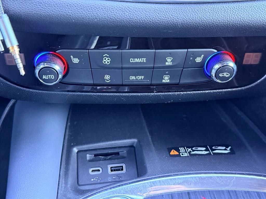 Used 2023 Buick Enclave Essence FWD image 19