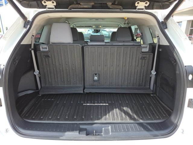 Used 2020 Toyota Highlander LE w/ Protection Package #3 FWD image 25