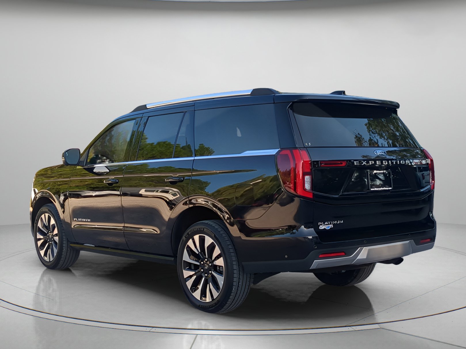Certified 2025 Ford Expedition Platinum w/ Driver's Package AWD/4WD image 42