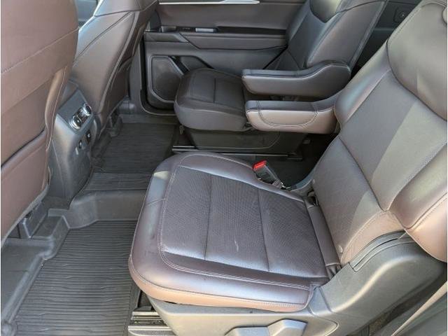 Certified 2025 Ford Explorer Platinum RWD image 11