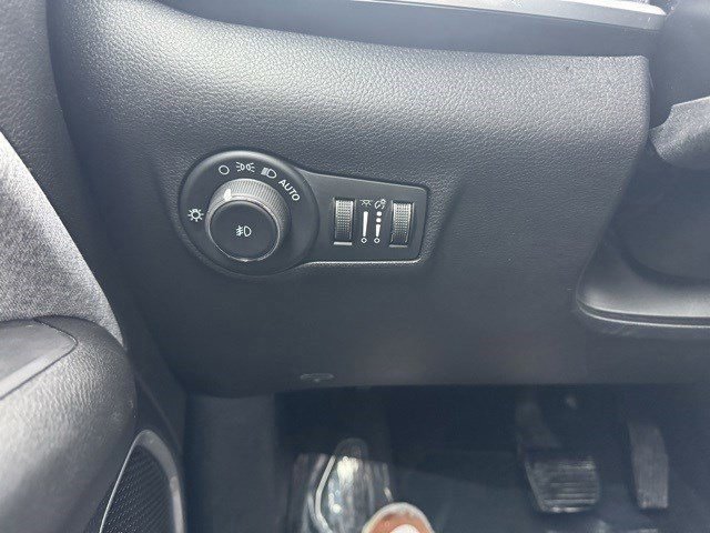 Used 2024 Jeep Compass Latitude image 14