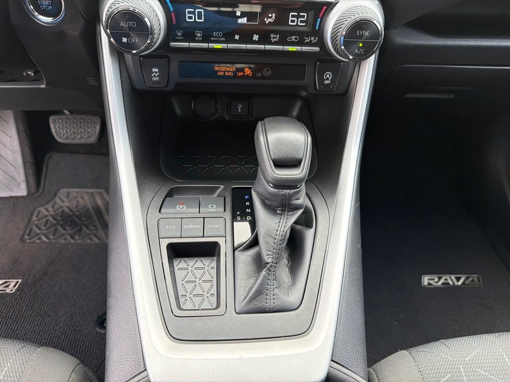 Used 2021 Toyota RAV4 XLE w/ Convenience Package FWD image 30