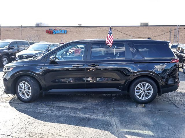 Used 2023 Kia Carnival LX FWD image 6
