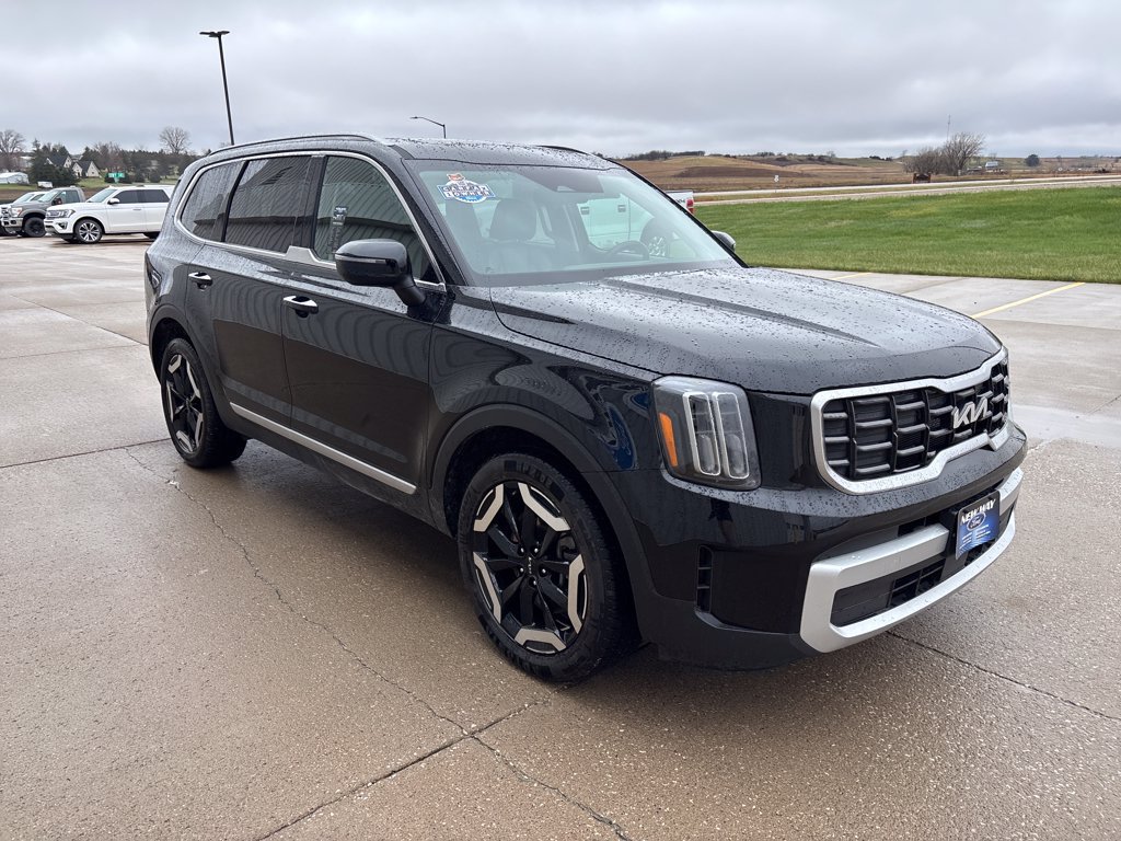 Used 2025 Kia Telluride S AWD/4WD image 3