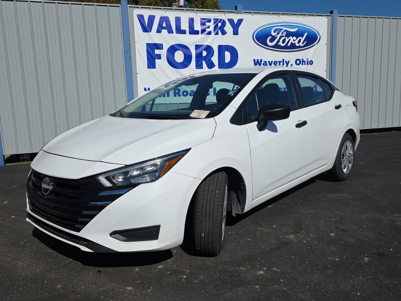 Used 2025 Nissan Versa S FWD image 1