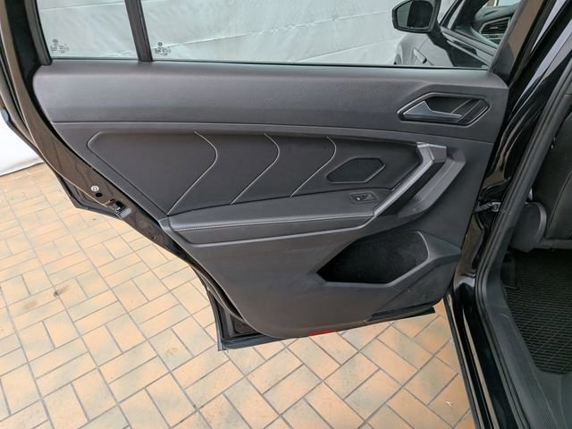 Used 2022 Volkswagen Tiguan SE R-Line image 19