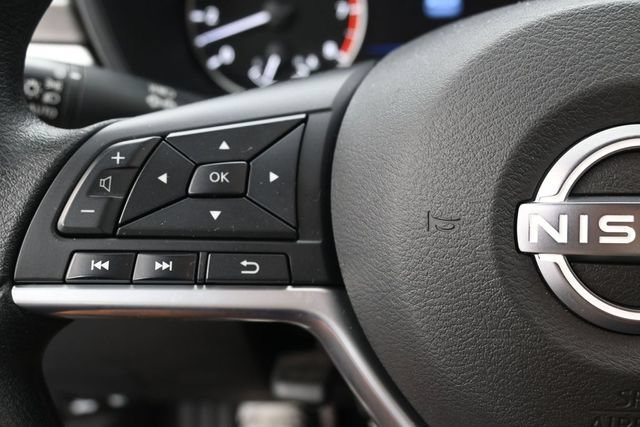 Used 2025 Nissan Altima 2.5 SV FWD image 15