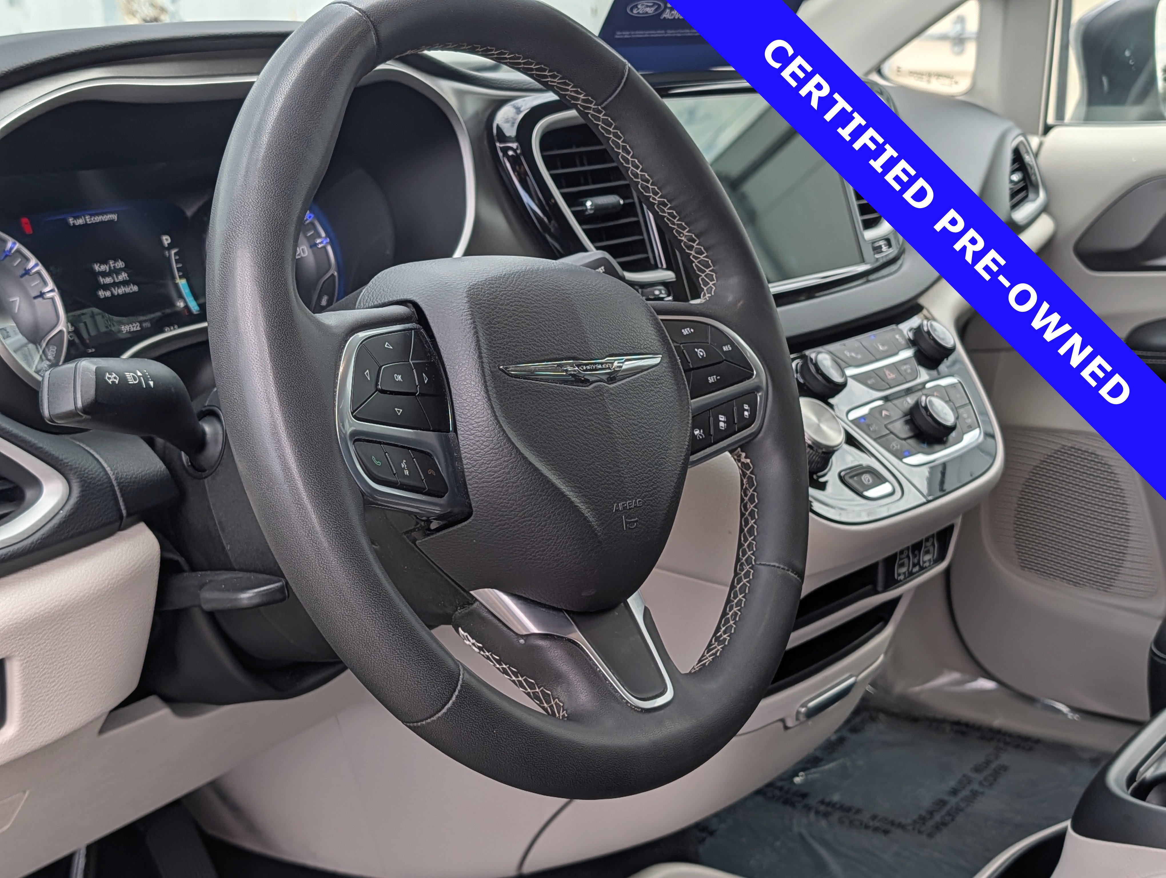 Used 2023 Chrysler Pacifica Touring-L FWD image 24