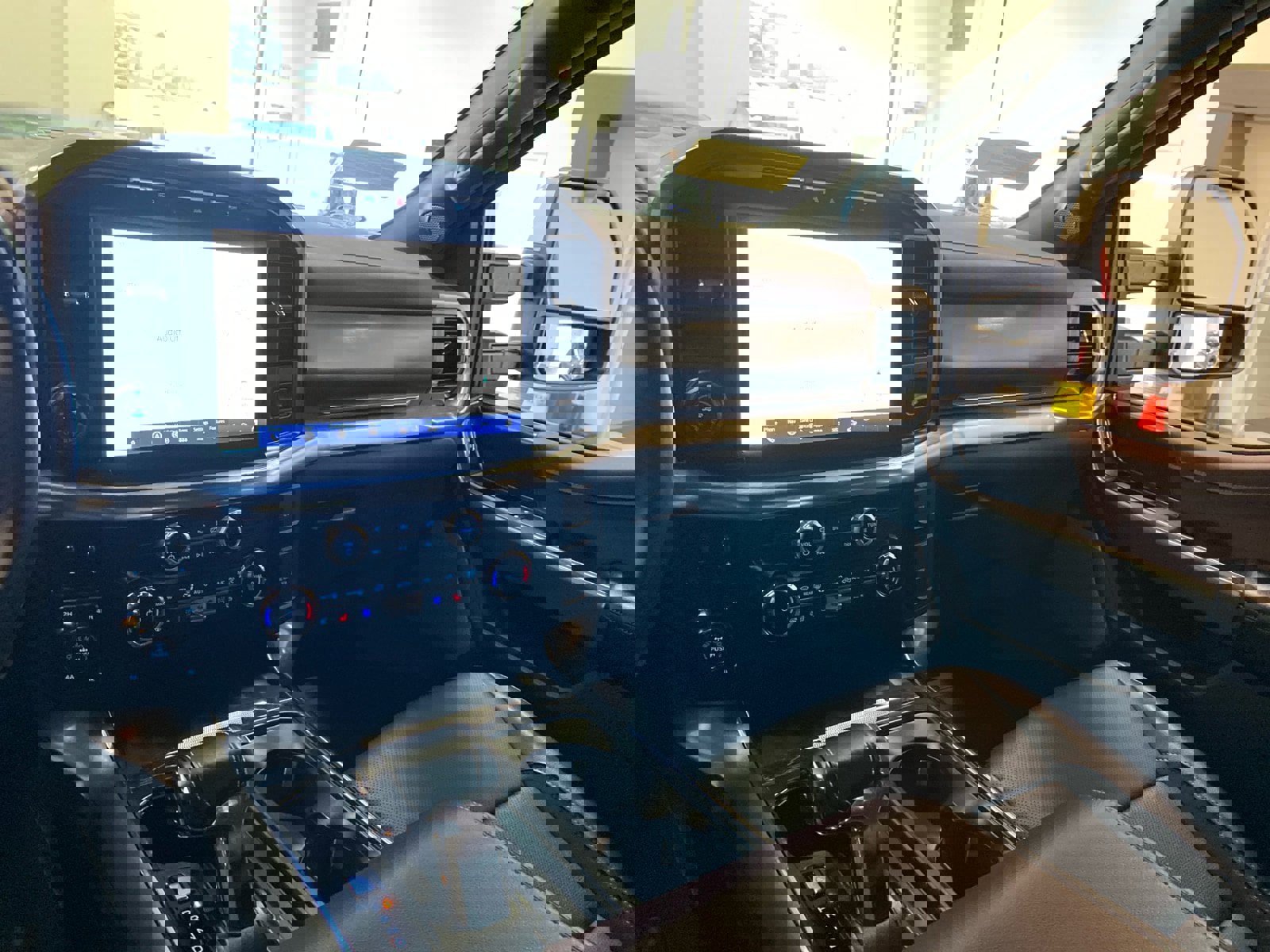 Certified 2022 Ford F150 Lariat w/ Equipment Group 502A High image 12