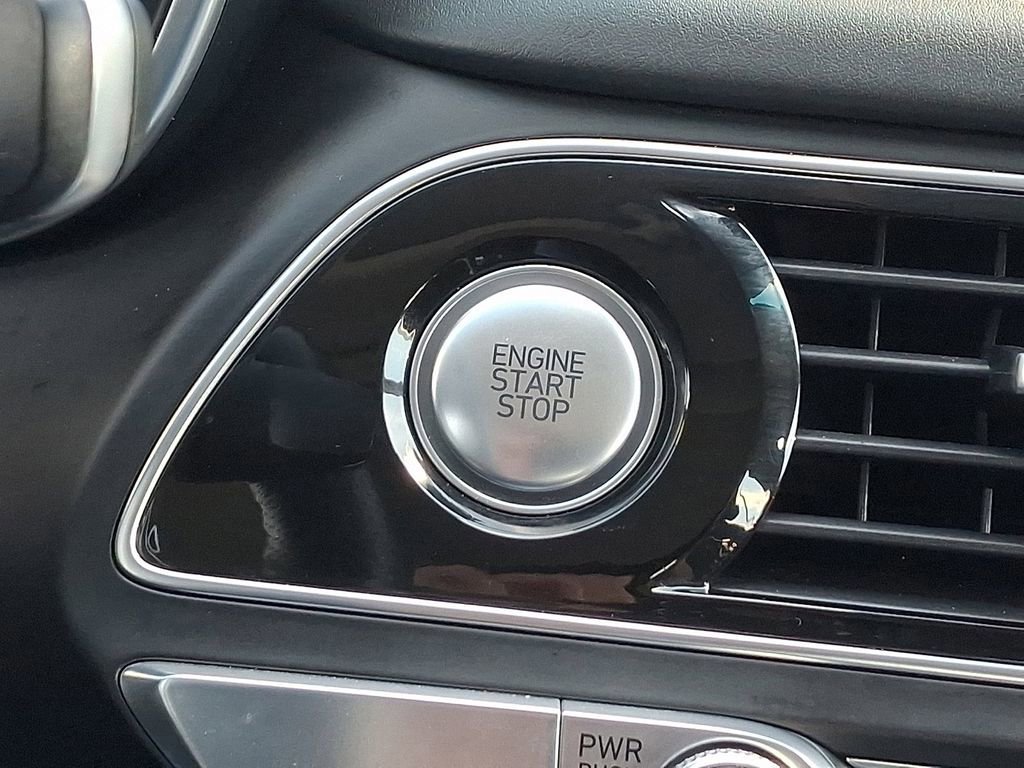 Used 2021 Genesis G70 2.0T w/ Elite Package image 24