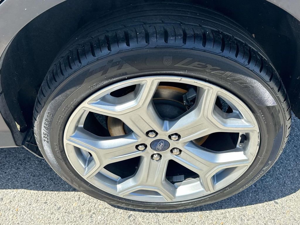 Certified 2019 Ford Escape Titanium FWD image 32