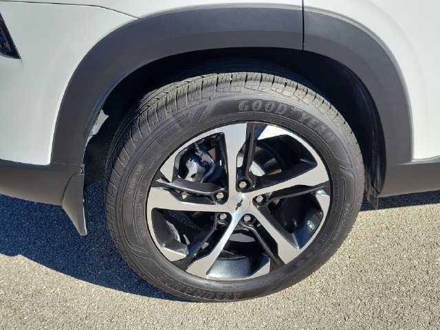 Used 2026 Chevrolet Trax RS w/ Sunroof Package FWD image 11