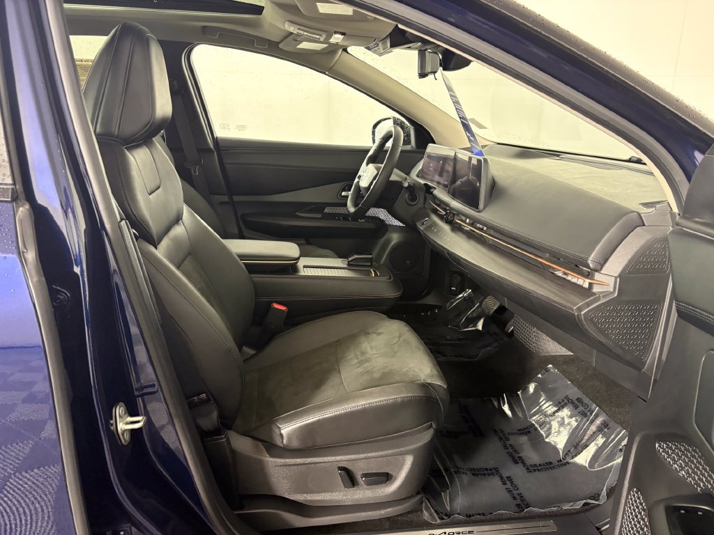 Used 2025 Nissan Ariya AWD image 36