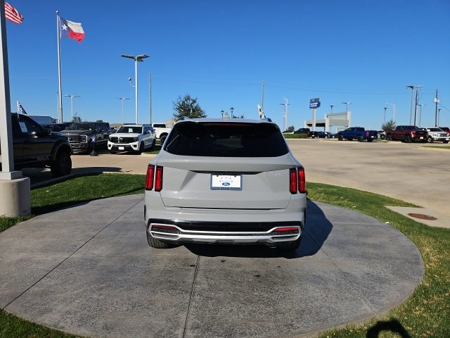 Used 2023 Kia Sorento SX image 2