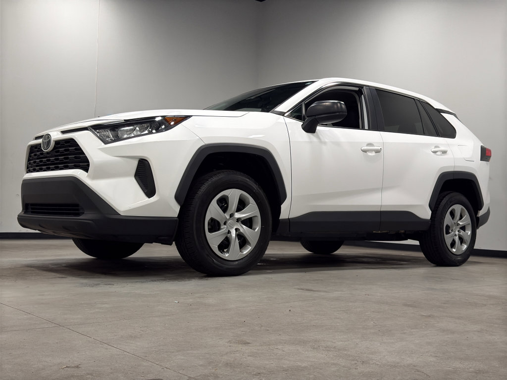 Used 2022 Toyota RAV4 LE image 4