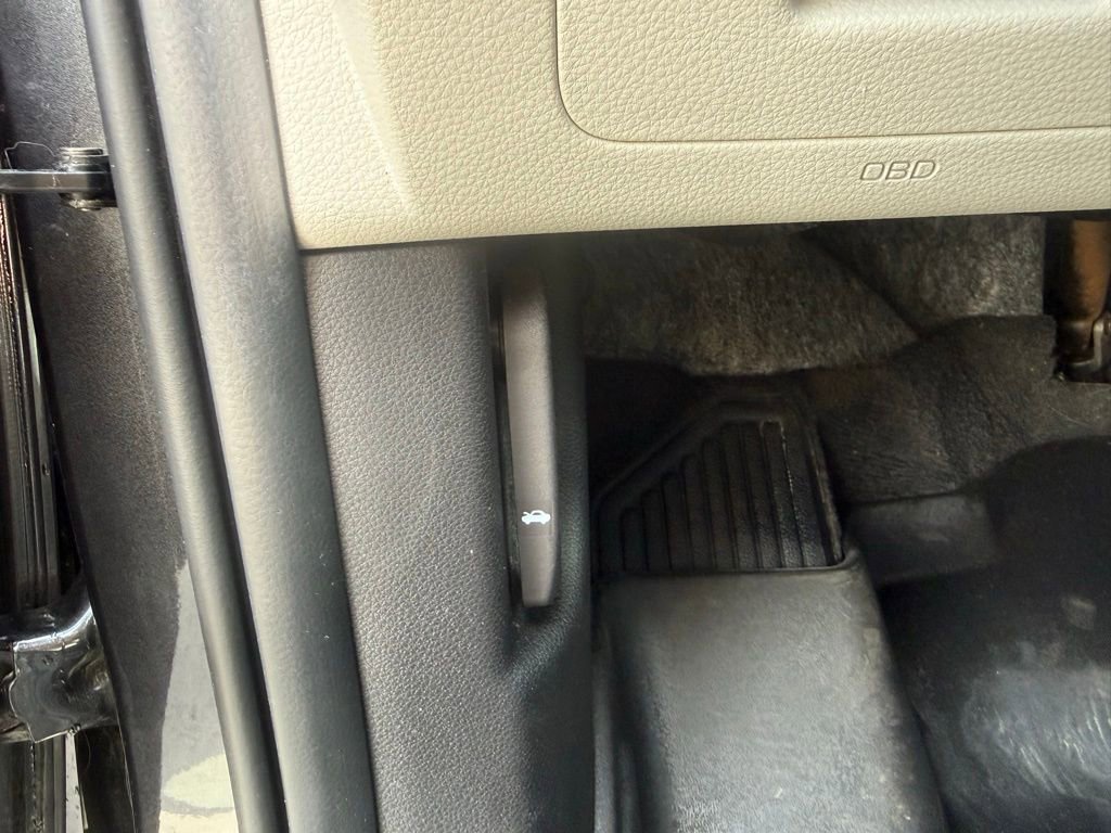 Used 2024 Kia Carnival LX FWD image 13