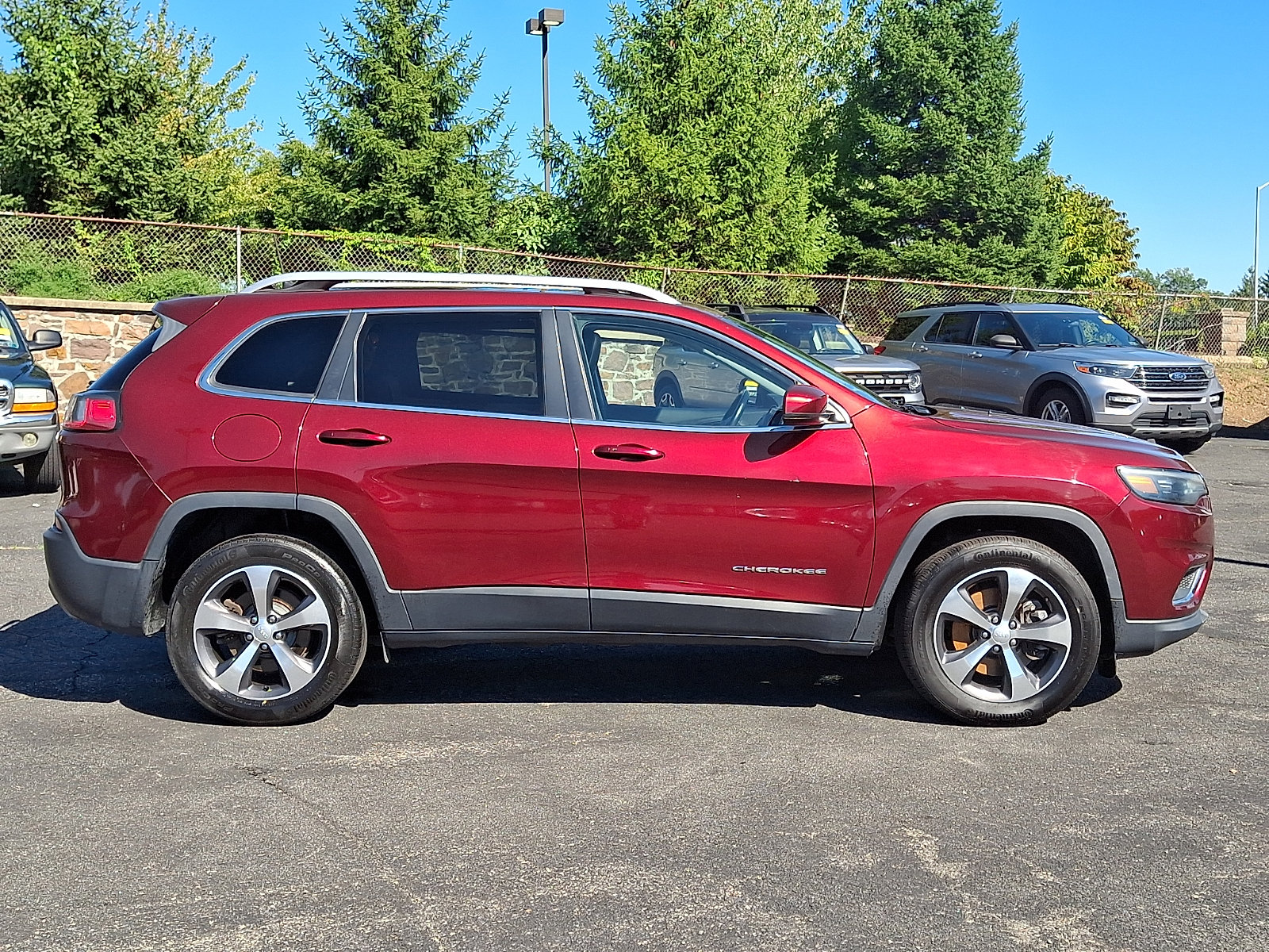 Used 2019 Jeep Cherokee Limited AWD/4WD image 7