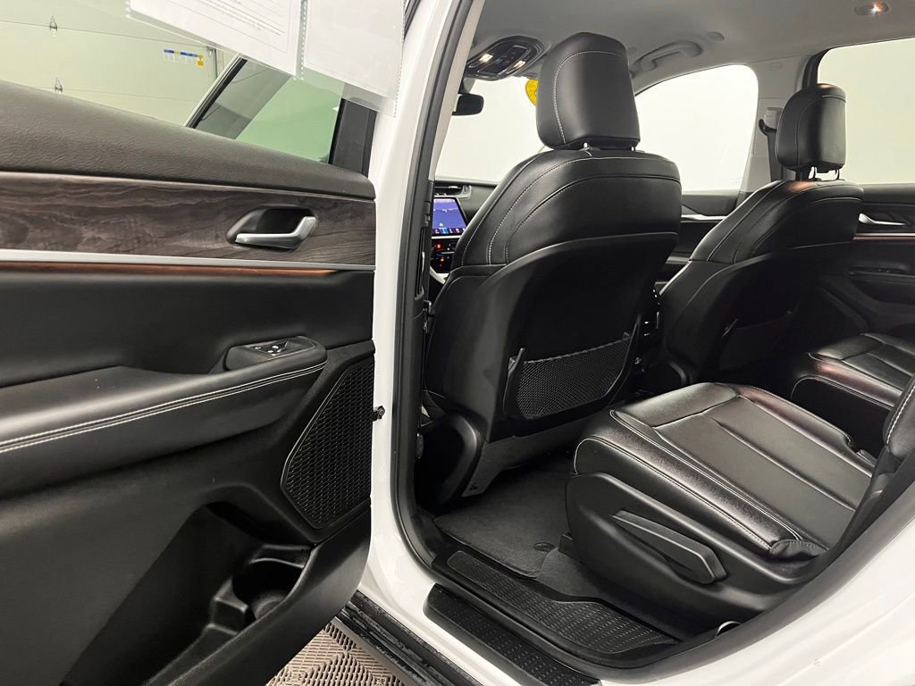 Used 2023 Jeep Grand Cherokee L Limited w/ Black Appearance Package image 29