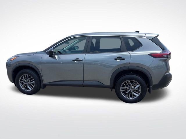 Used 2023 Nissan Rogue S image 2