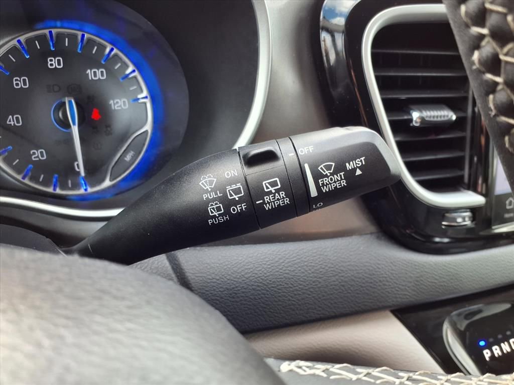 Used 2024 Chrysler Pacifica Touring-L image 19