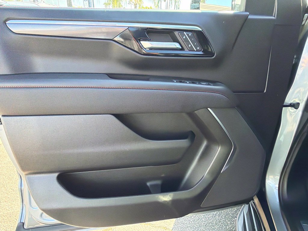 Used 2026 Chevrolet Suburban RST RWD image 22
