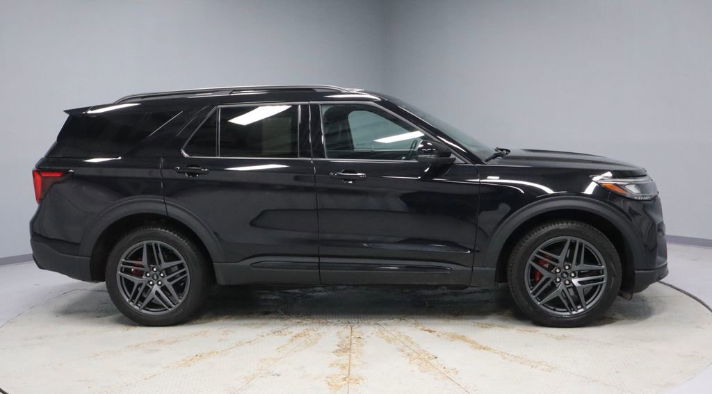 Certified 2025 Ford Explorer ST-Line w/ ST-Line Street Pack image 6