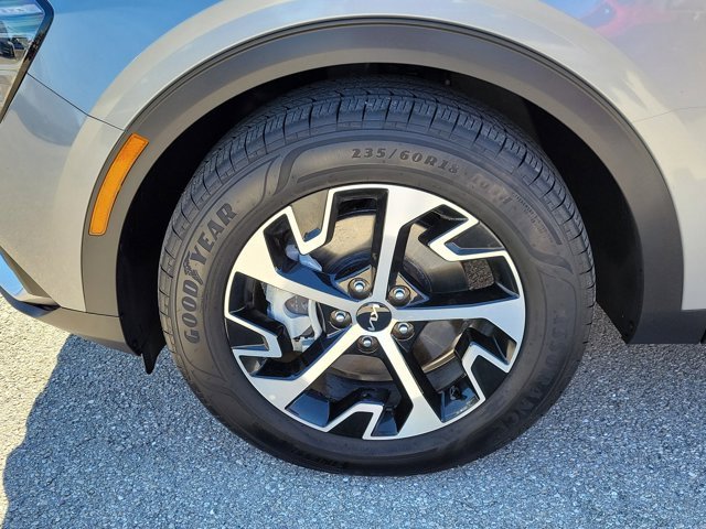 Used 2024 Kia Sportage EX image 8