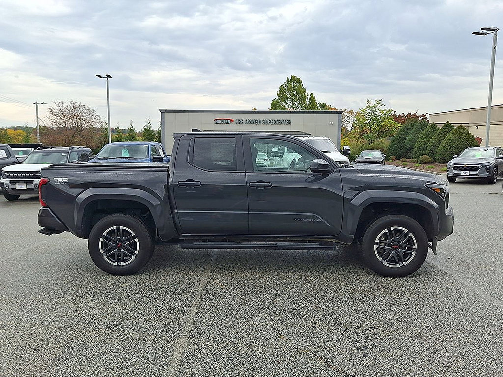 Used 2025 Toyota Tacoma TRD Sport AWD/4WD image 26