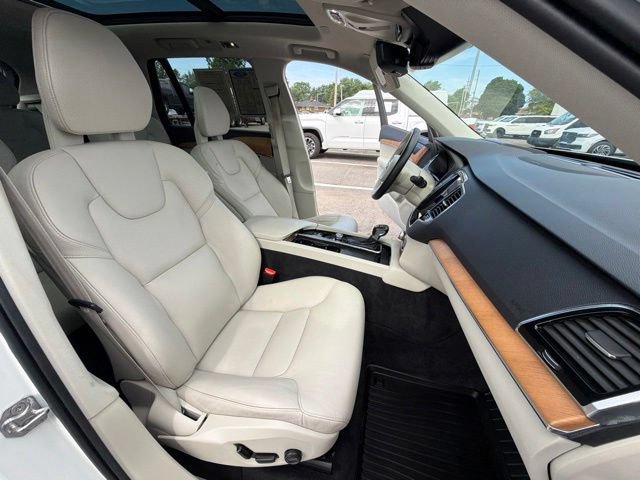 Used 2022 Volvo XC90 T6 Momentum AWD/4WD image 24