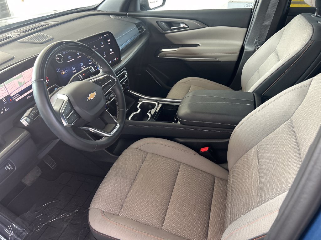 Used 2024 Chevrolet Traverse LT w/ Enhanced Driving Package FWD image 11
