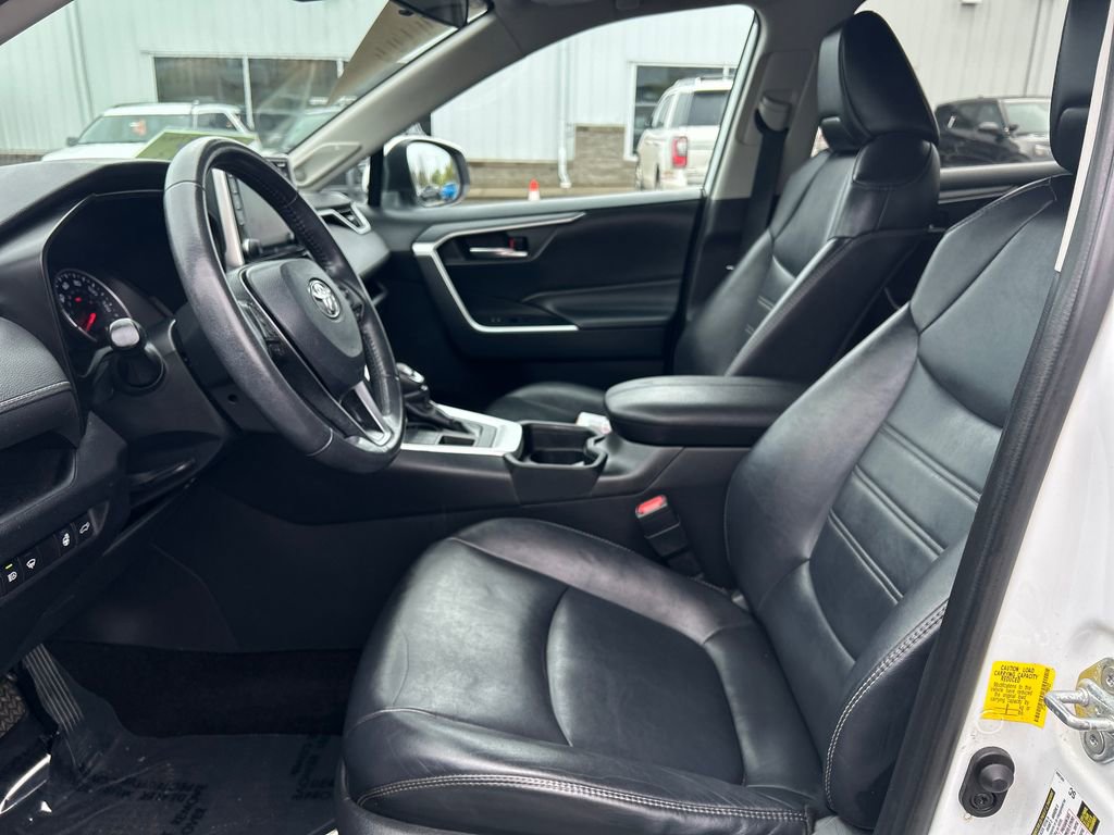 Used 2019 Toyota RAV4 XLE Premium w/ Cold Weather Package AWD/4WD image 6