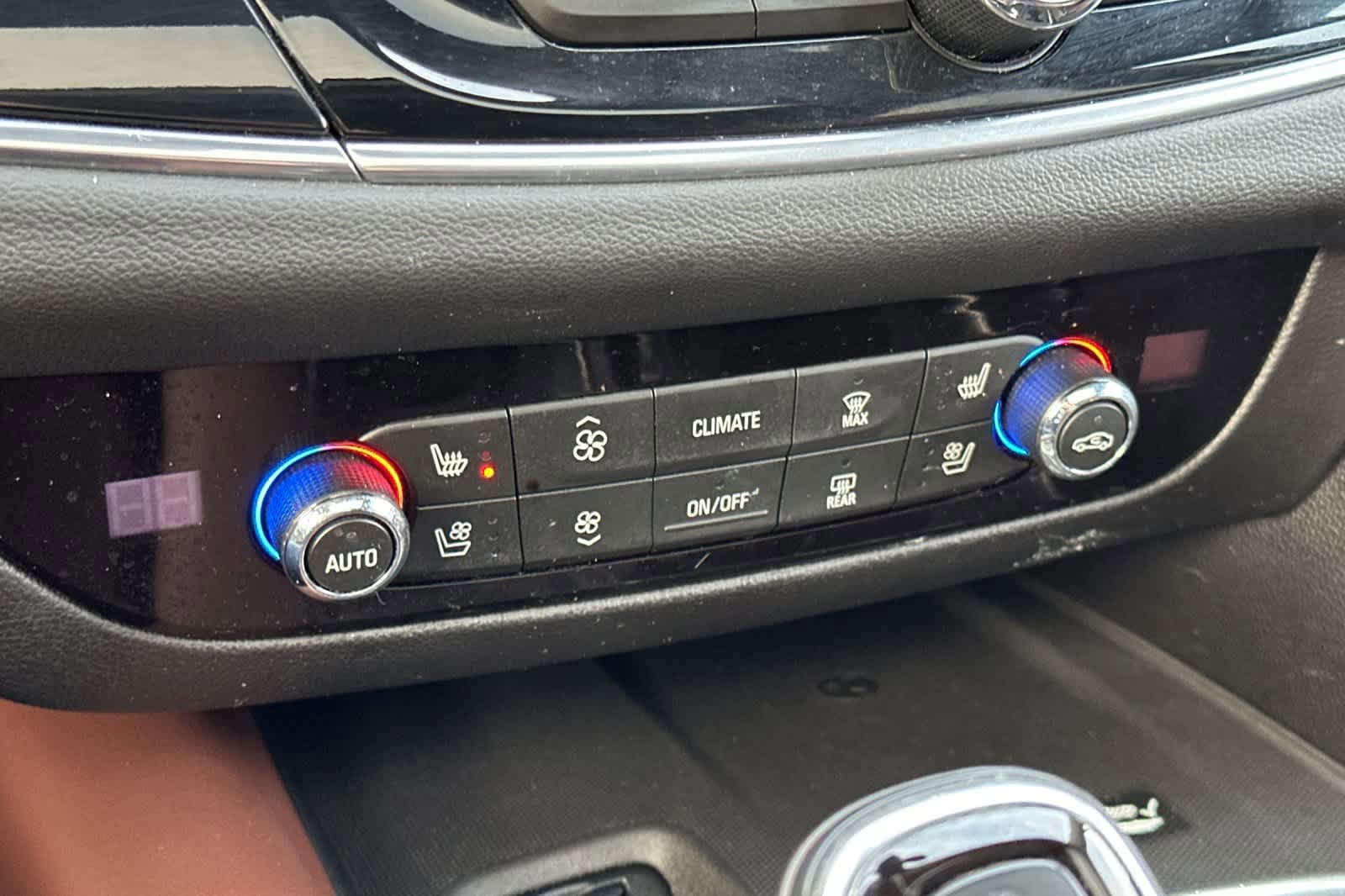 Used 2021 Buick Enclave Avenir w/ Avenir Technology Package image 23