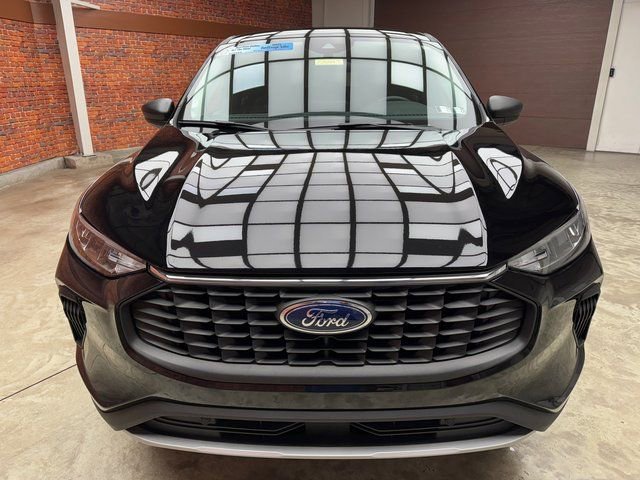 Certified 2025 Ford Escape Active w/ Cold Weather Package image 9