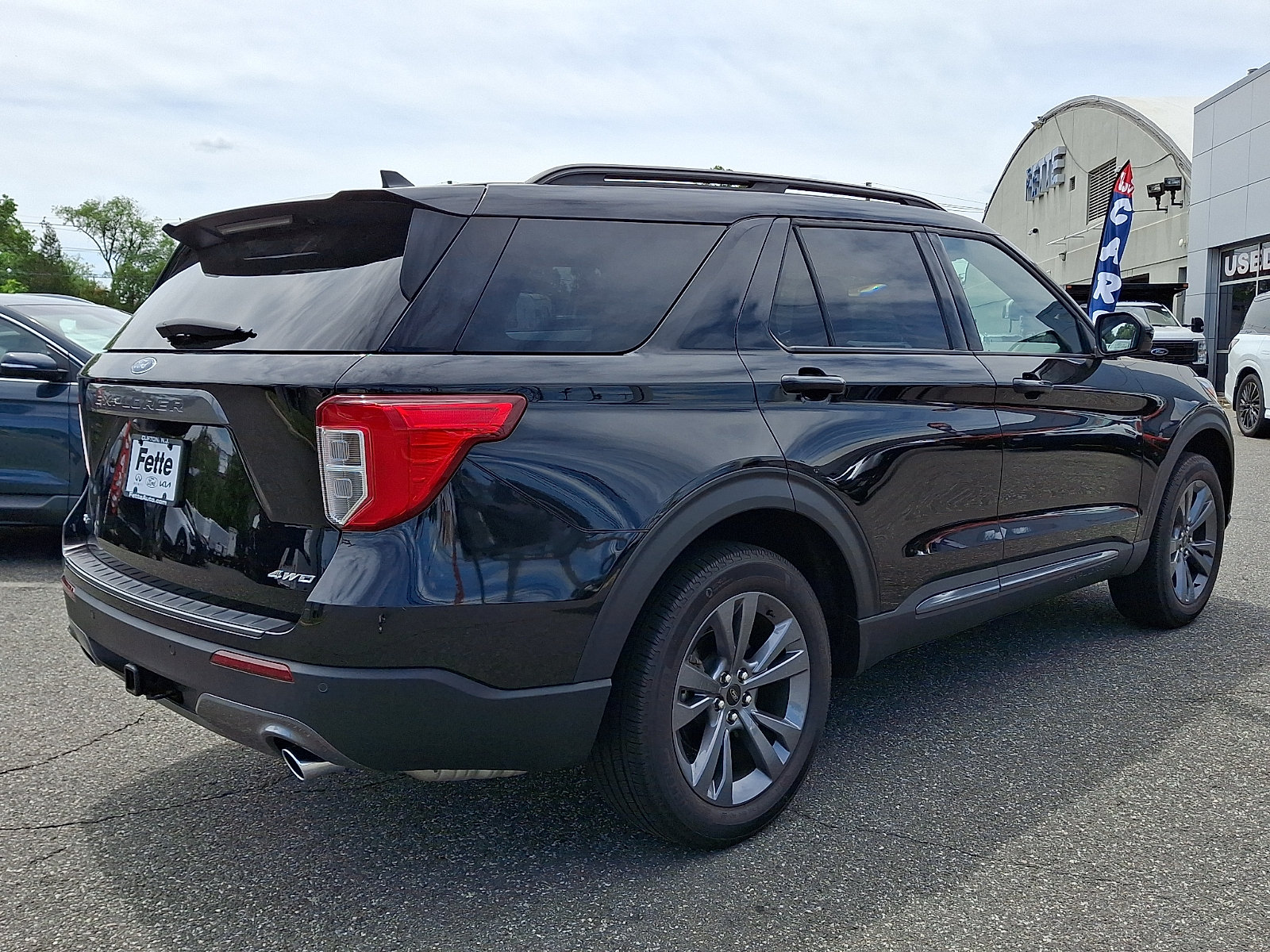 Certified 2023 Ford Explorer XLT w/ Equipment Group 202A AWD/4WD image 4