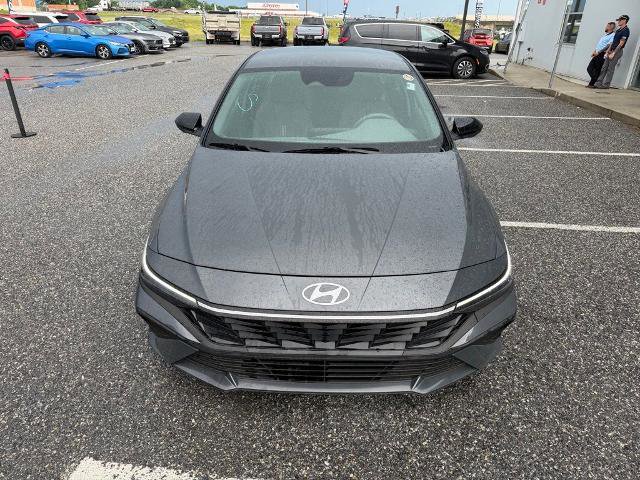 Used 2025 Hyundai Elantra Sport FWD image 3