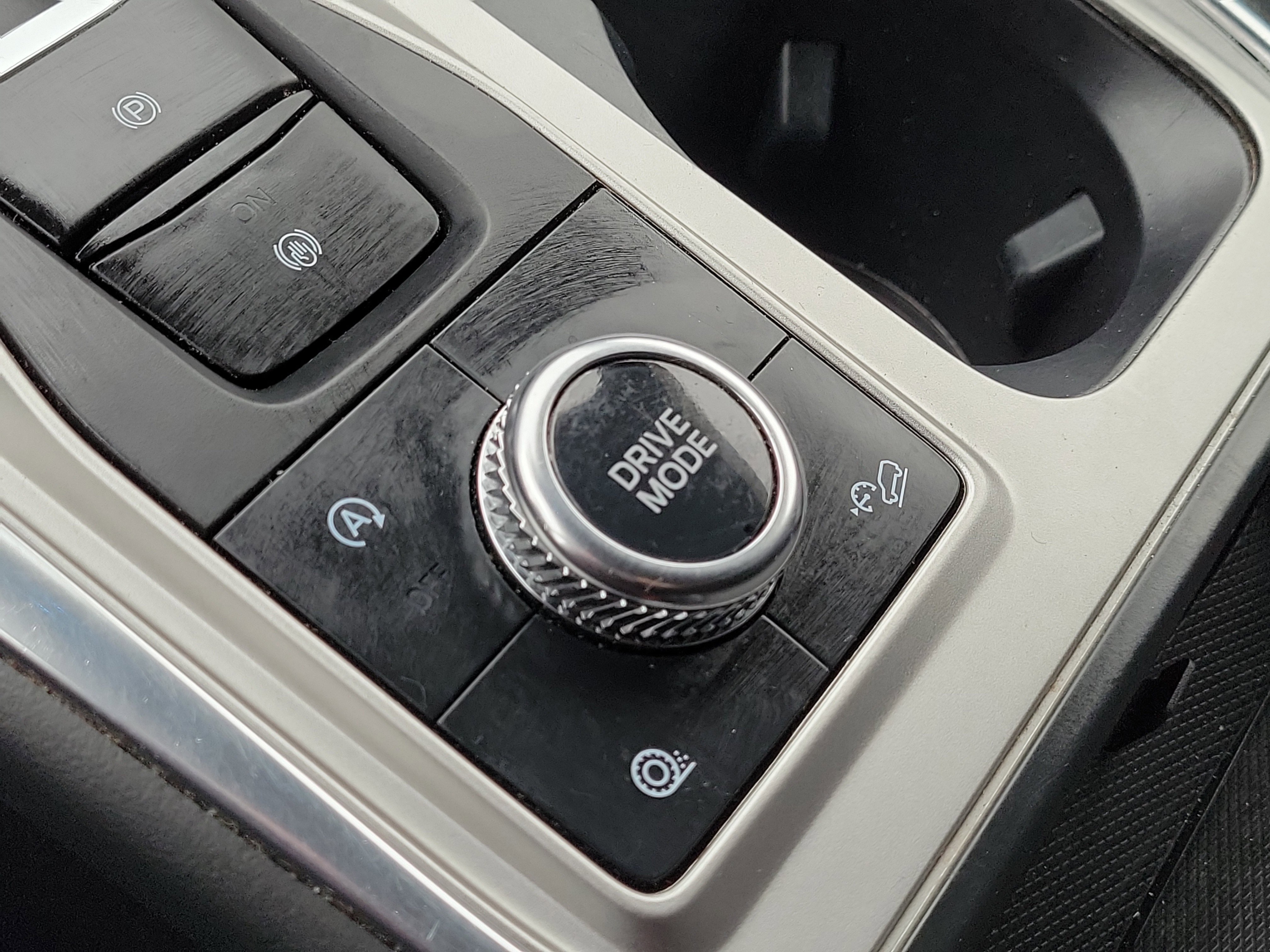 Certified 2020 Ford Explorer XLT w/ Equipment Group 202A image 30