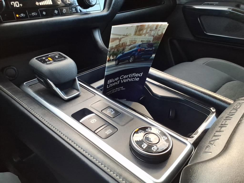 Used 2025 Nissan Pathfinder SV image 19