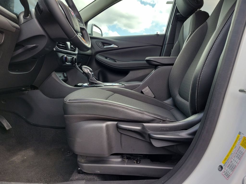 Used 2025 Buick Encore GX Preferred FWD image 19
