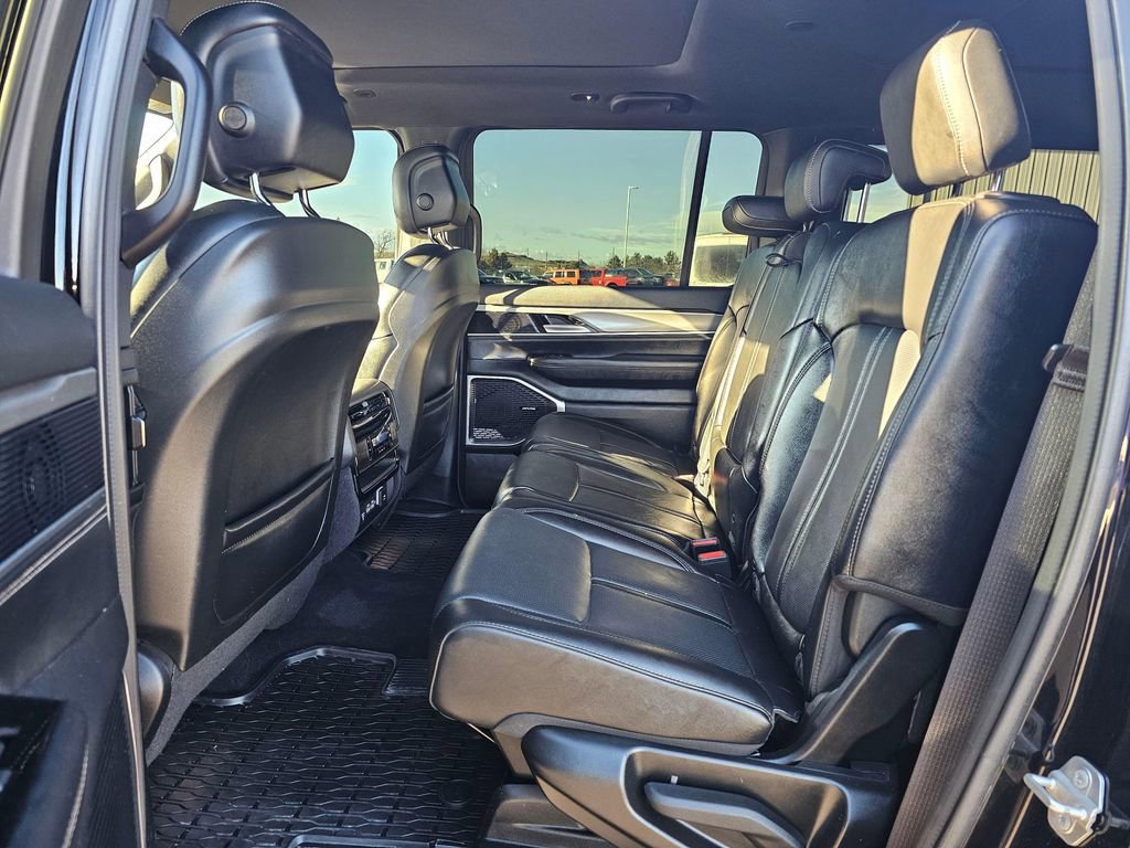 Used 2024 Jeep Wagoneer Series II image 13