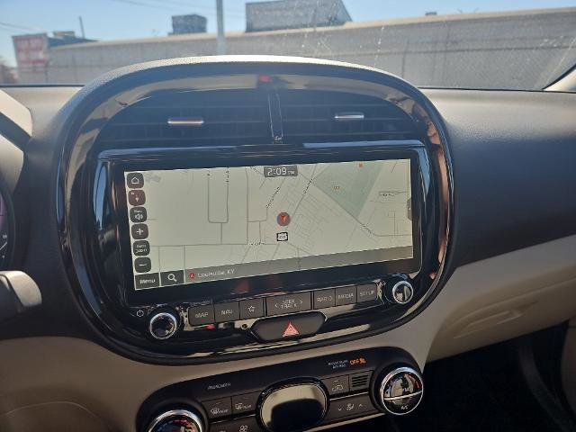 Used 2023 Kia Soul EX image 9