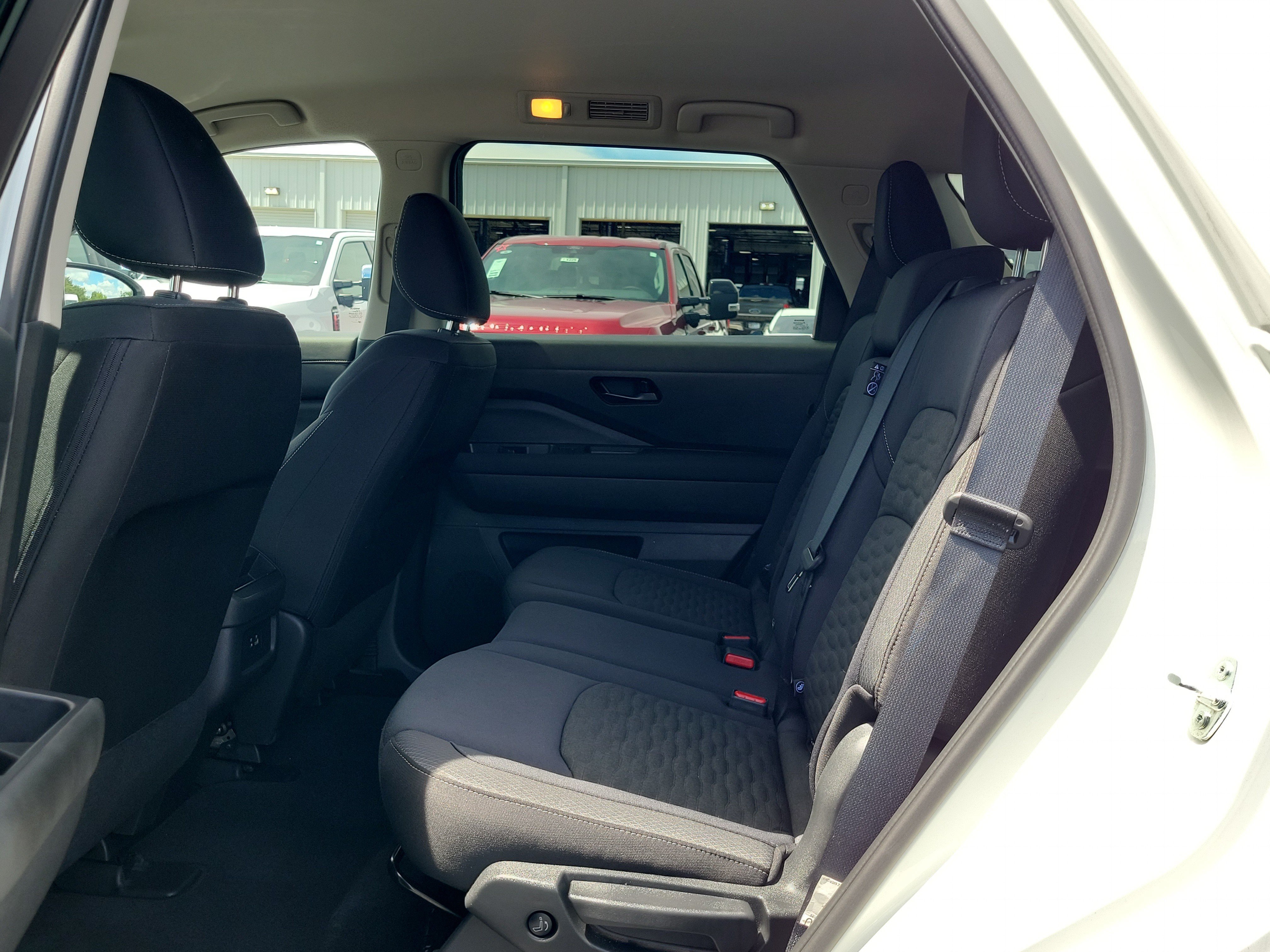 Used 2025 Nissan Pathfinder S FWD image 12
