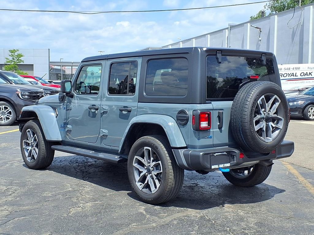 Used 2024 Jeep Wrangler Unlimited w/ Convenience Group AWD/4WD image 2