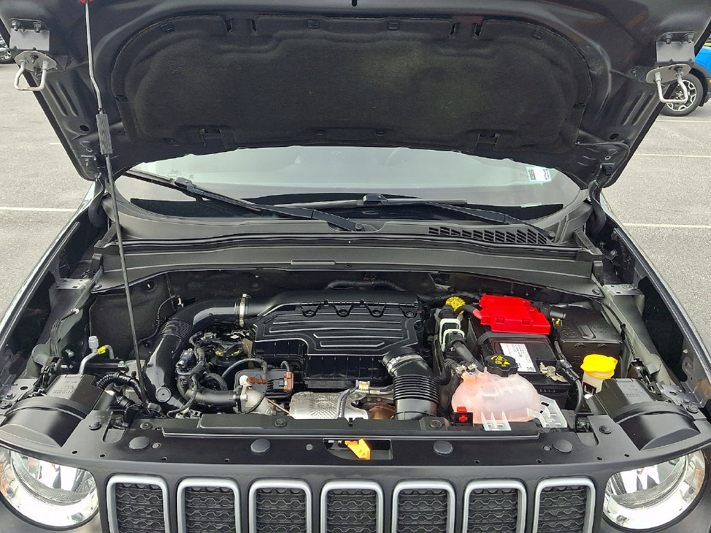 Used 2023 Jeep Renegade Latitude w/ Premium Group AWD/4WD image 28