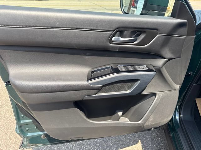 Used 2025 Nissan Pathfinder SL AWD/4WD image 14