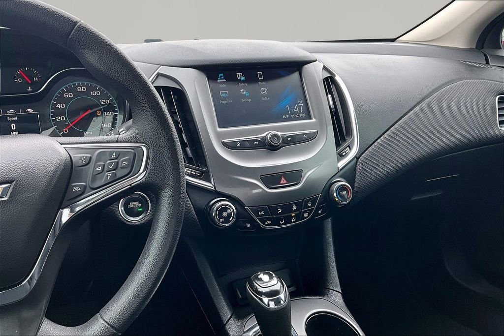 Used 2017 Chevrolet Cruze LT w/ Convenience Package image 8