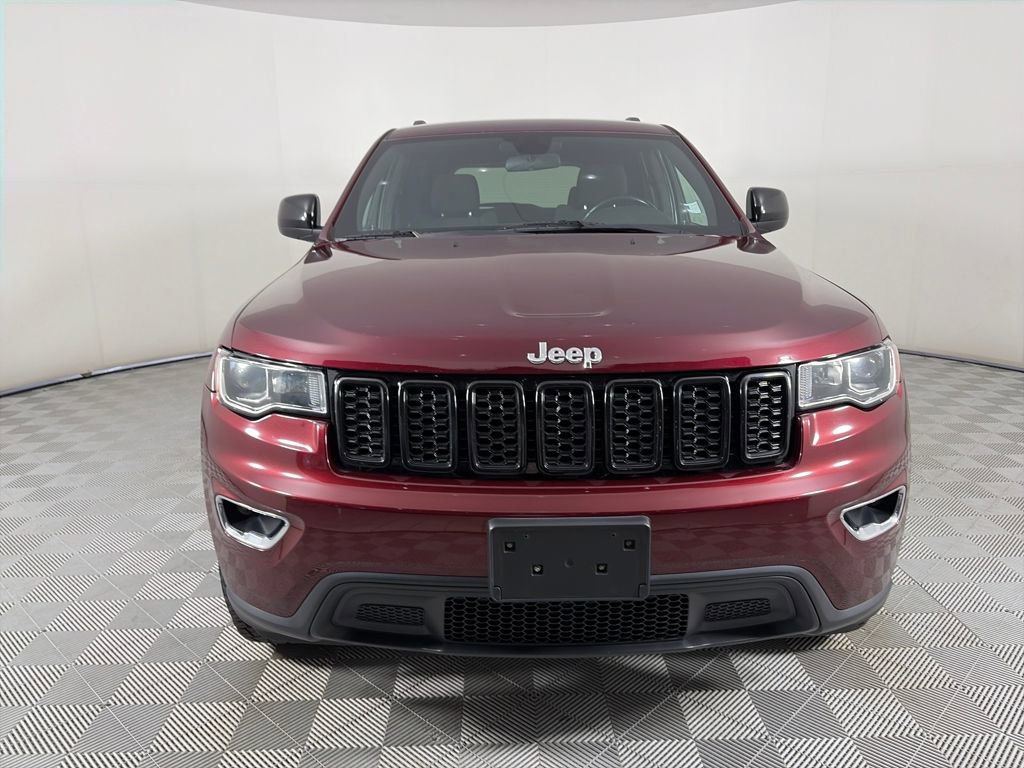 Used 2018 Jeep Grand Cherokee Laredo AWD/4WD image 2